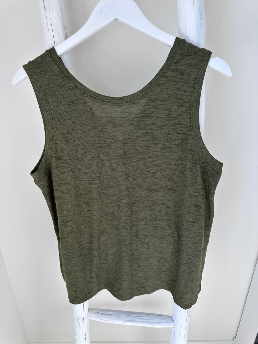Old Navy Active Breathe On Olive Green Sleeveless Tank Top V Back Size Large